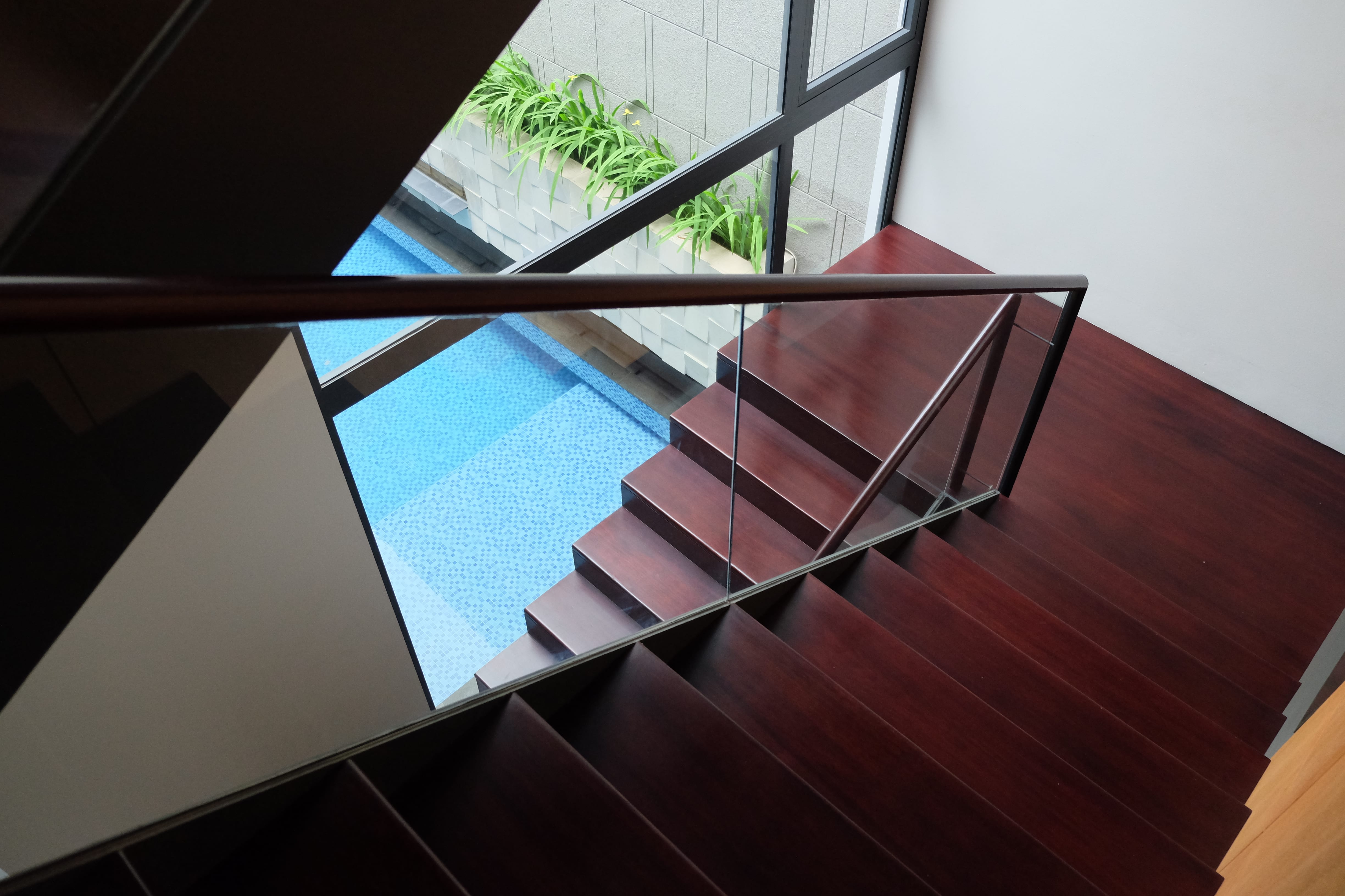 Open riser stairs